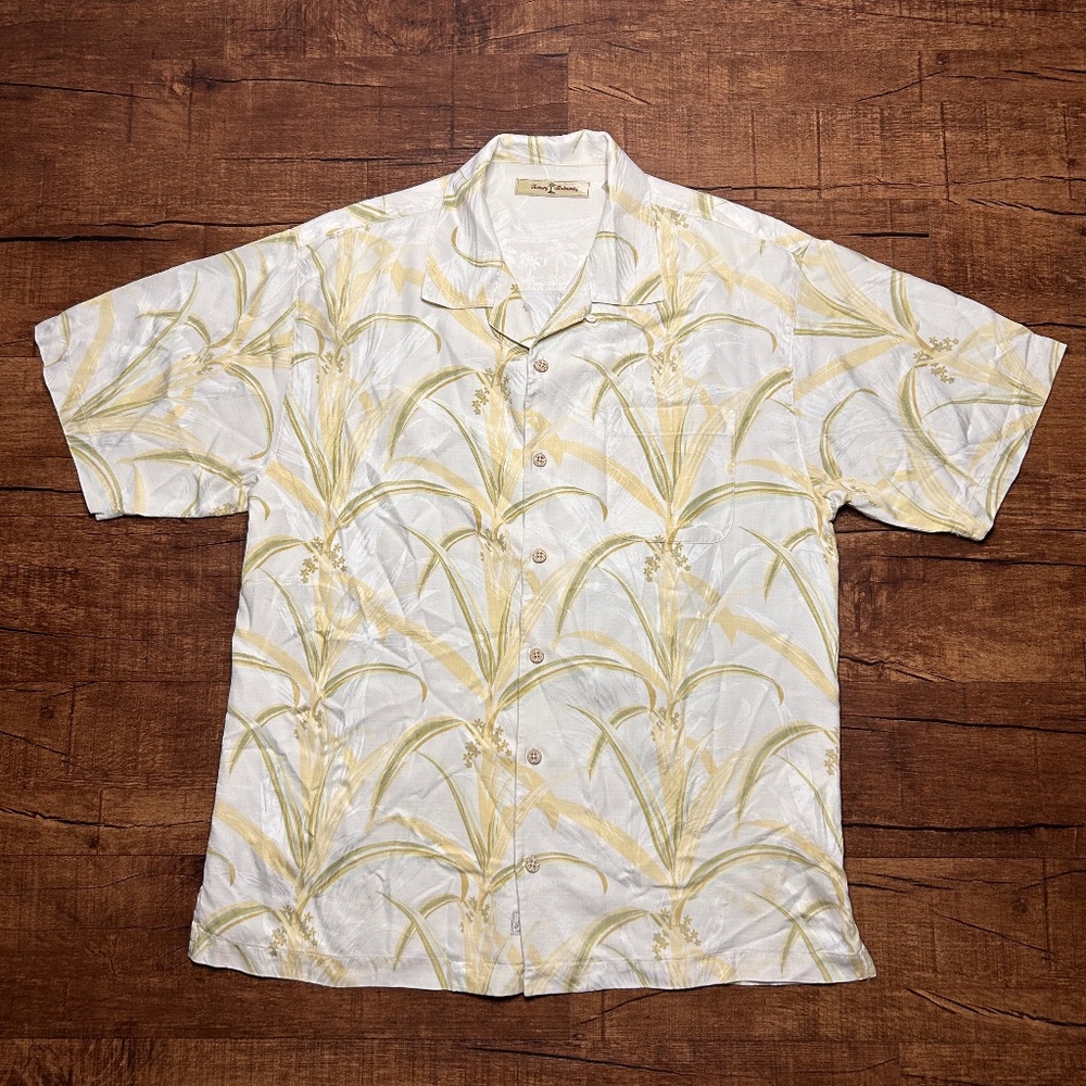 Tommy Bahama Shirt Mens M Floral AOP 100% Silk Hawaiian Loop Collar Camp Button